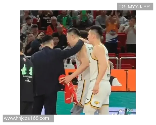 中国男篮与法国男篮激战正酣谁能在国际赛场上笑到最后